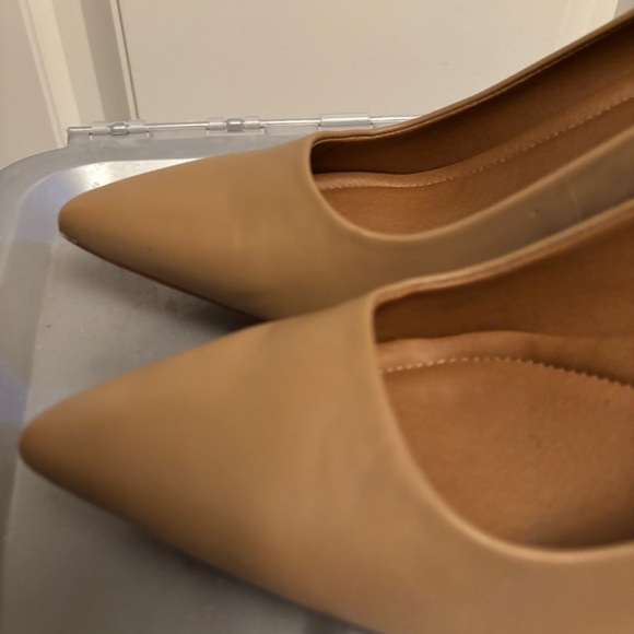 Nordstrom Rack Classic Tan Heels - Picture 8 of 9